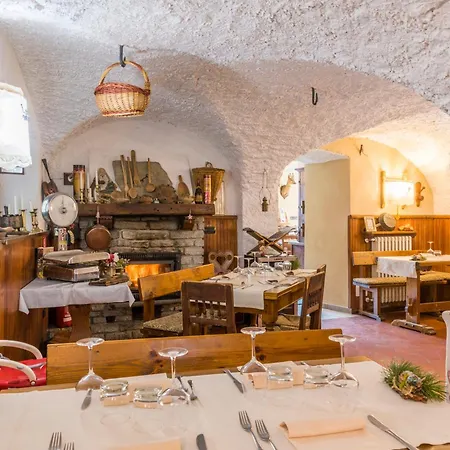 Apart Otel La Placette - Diffuso E Trattoria Usseaux