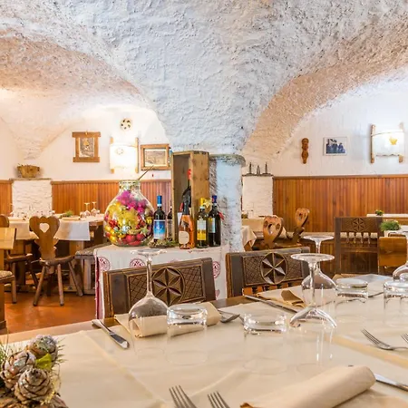 アパートホテル La Placette - Diffuso E Trattoria Usseaux