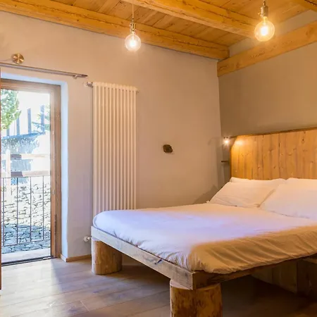 Aparthotel La Placette - Albergo Diffuso E Trattoria Usseaux