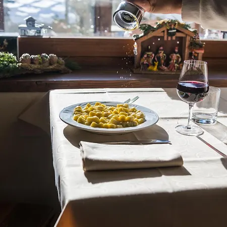 La Placette - Diffuso E Trattoria Usseaux